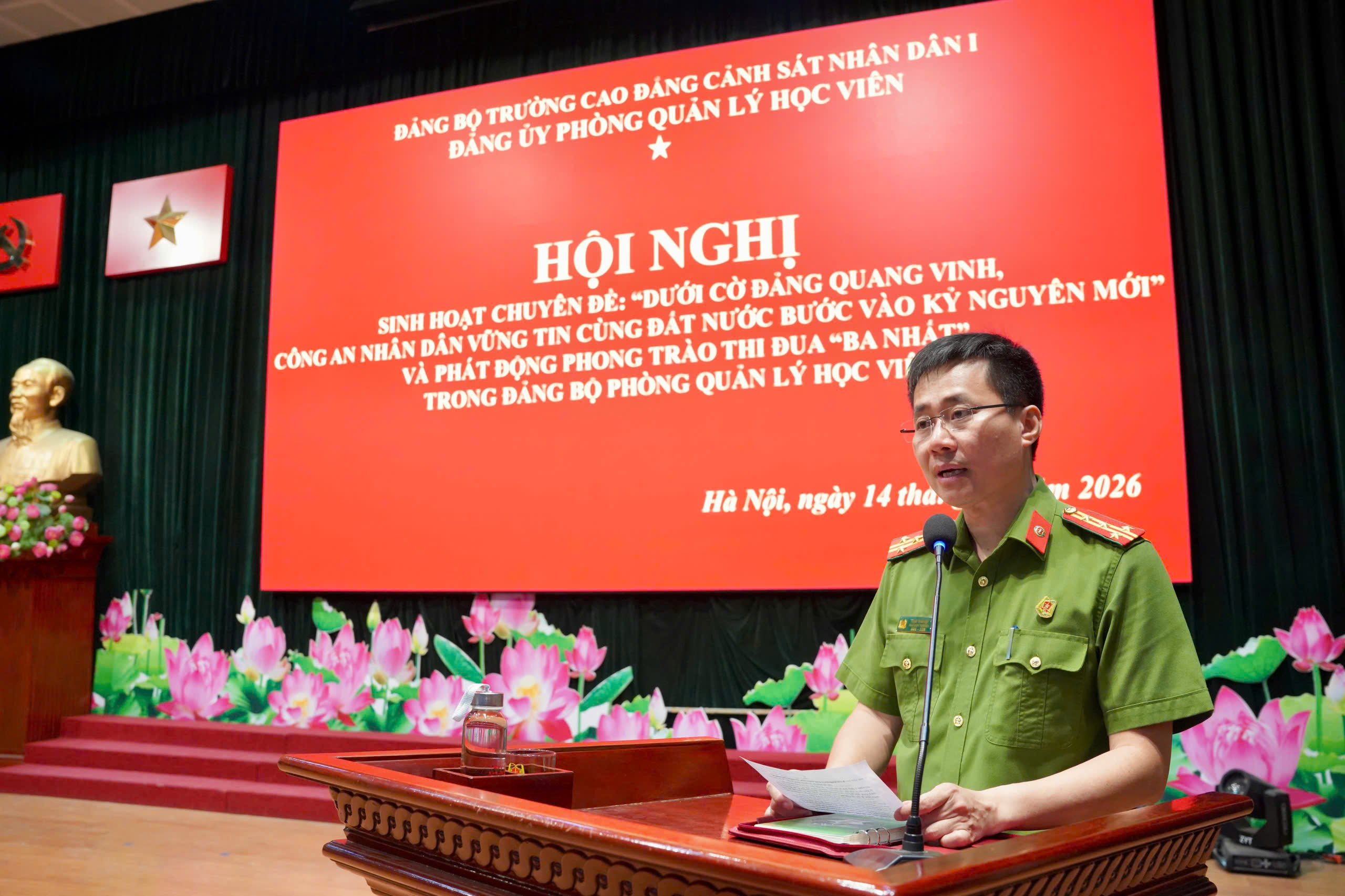 Đảng ủy Phòng Quản lý học viên tổ chức sinh hoạt chuyên đề “Dưới cờ Đảng quang vinh, Công an nhân dân vững tin cùng đất nước bước vào kỷ nguyên mới” và phát động phong trào thi đua “Ba nhất”